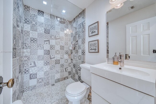 Building Photo - 7621 SW 65th Pl