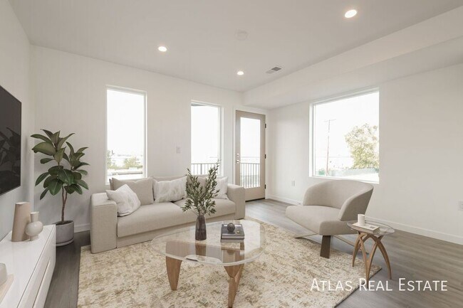 Building Photo - 2624 S Delaware St