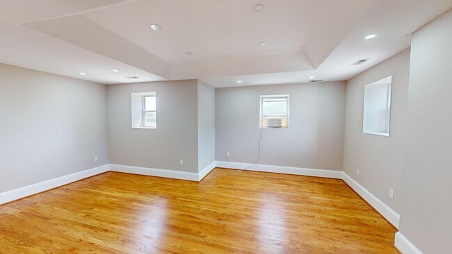 Building Photo - 911 Monroe St NW