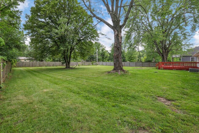 Building Photo - 3695 Montclair Dr