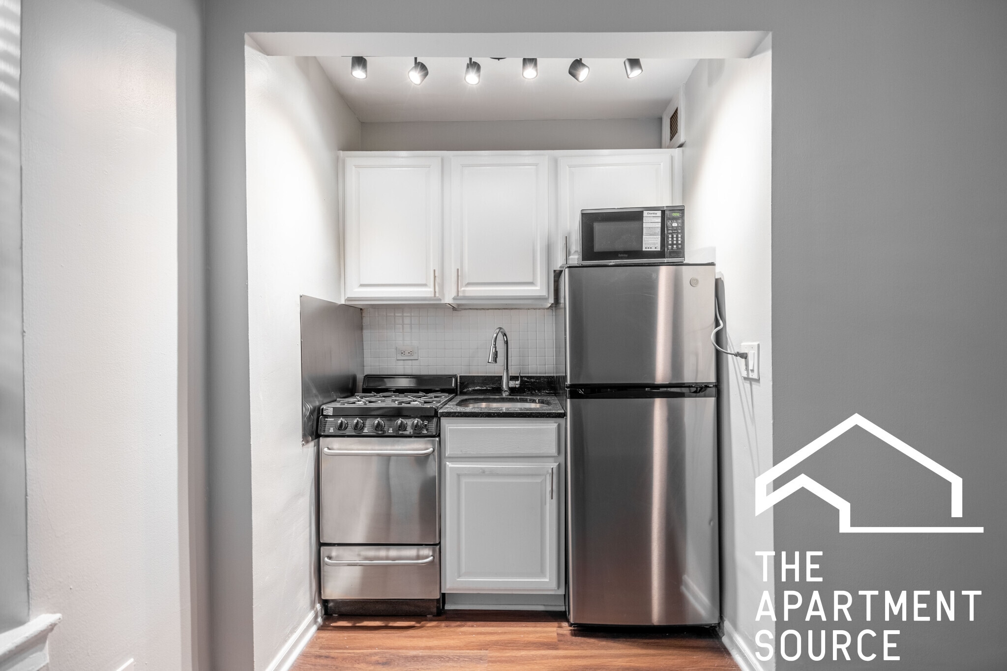 Building Photo - 1200 N La Salle Dr