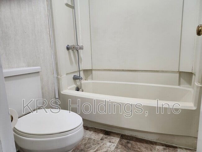 Building Photo - 1129 Mountain View Dr