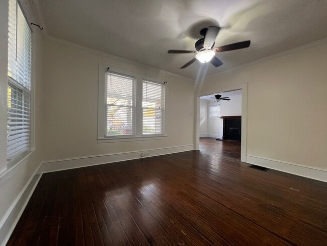 Building Photo - 2 bed and 1 bath house in Tree Streets Neigborhood.