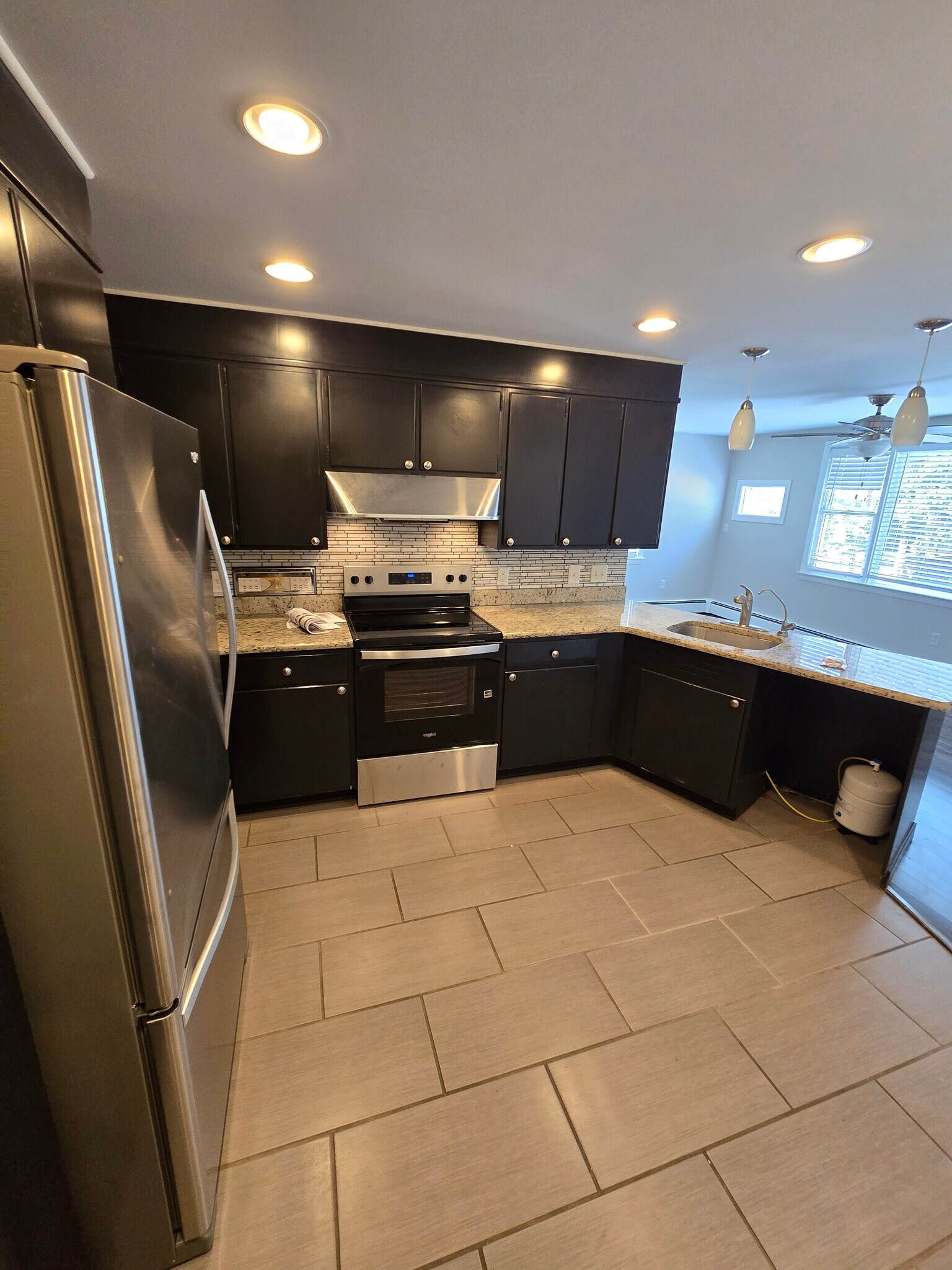 Kitchen - 200 Windsor St