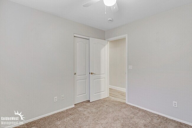 Building Photo - Charming 4Bdm 2Ba Home with a Private Yard in Peoria!