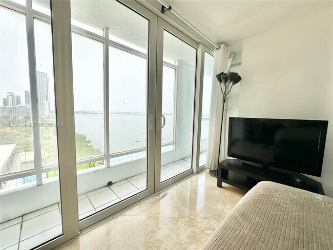 Building Photo - 1717 N Bayshore Dr
