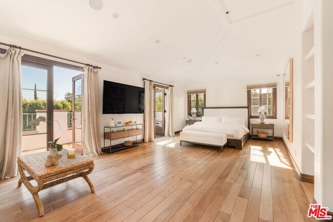 Building Photo - 604 Alta Dr