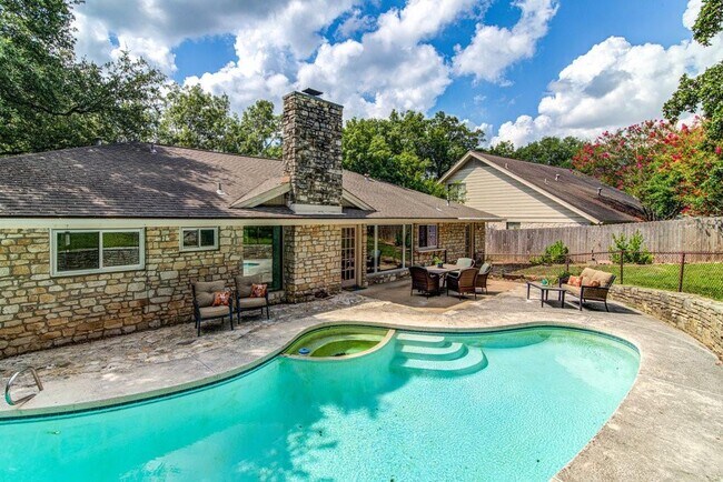 Building Photo - 2300 Cypress Point E