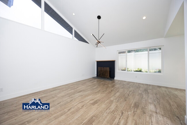 Building Photo - 4494 Benhurst Ave