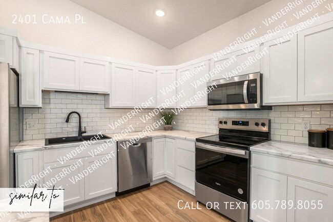 Building Photo - 2401 Cama Pl