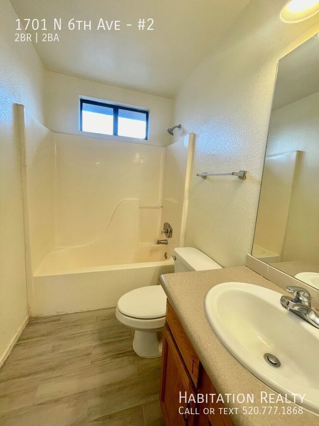 Building Photo - 2 bed/2 bath newly renovated! Easy biking,...