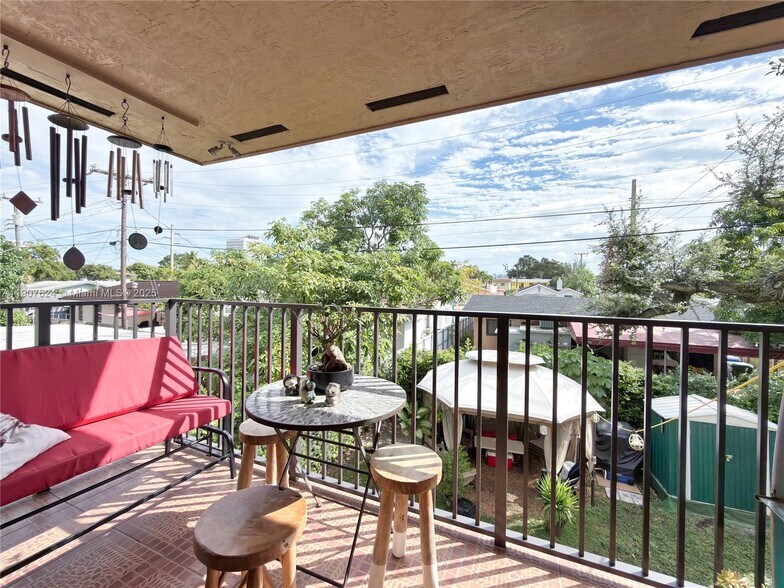 Building Photo - 1053 SW 29th Ct