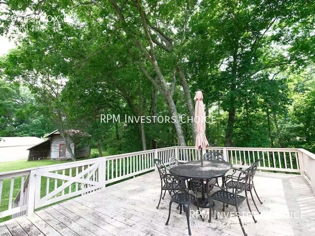 Building Photo - Picturesque Furnished Cottage overlooking ...