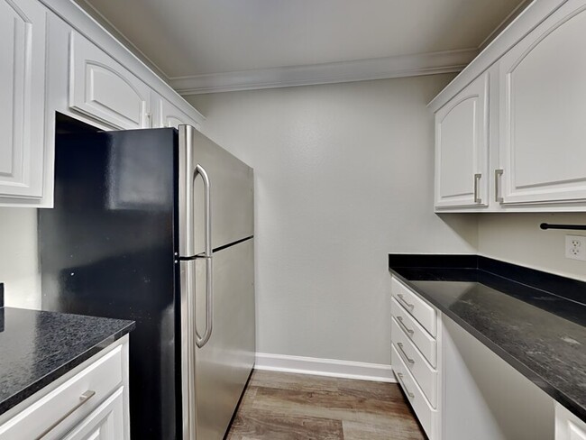 Building Photo - 2065 Dixie Belle Dr