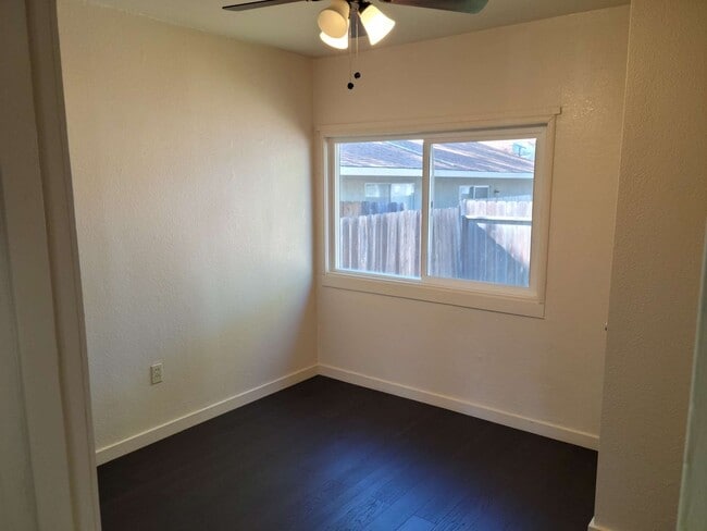 Building Photo - Nice 2 Bedroom Duplex!!!