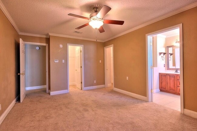 Building Photo - 1601 Kings Row