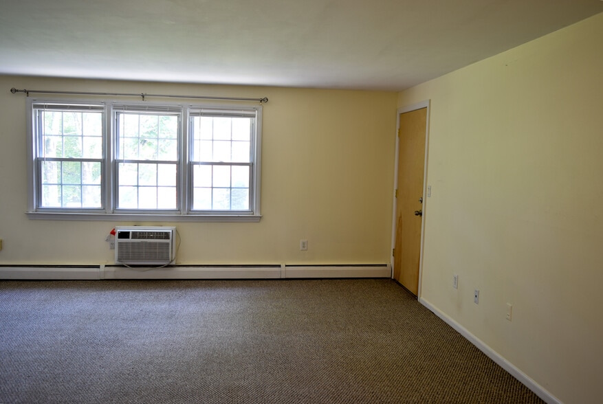 Living Room - 49 Grandview Dr