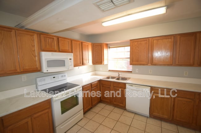 Building Photo - 2762 Gale Rose Dr