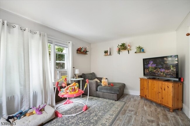 Building Photo - 21 Munson St