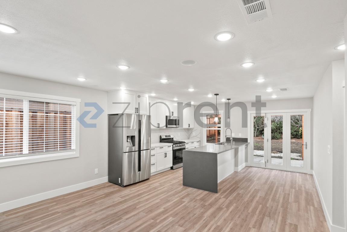 Building Photo - Unit