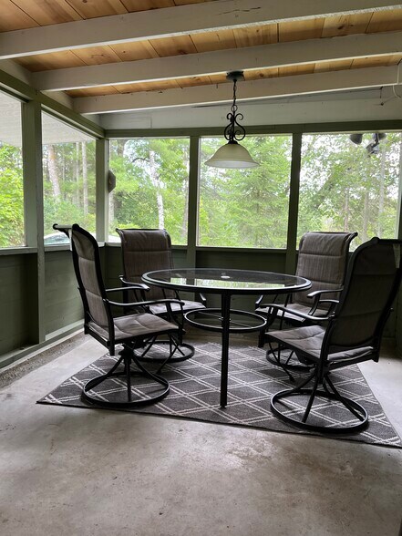 Screened porch dining - 948 Grant Lake Ln SW