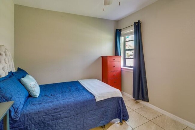 Building Photo - 2 bedroom 1 bath close to downtown Melbour...