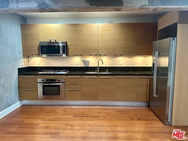 Building Photo - 416 S Spring St