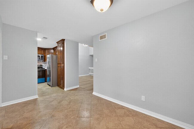 Building Photo - 11504 Village Pl Dr