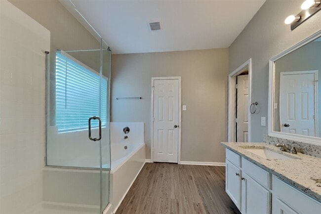 Building Photo - 21405 Surrey Glen Ct