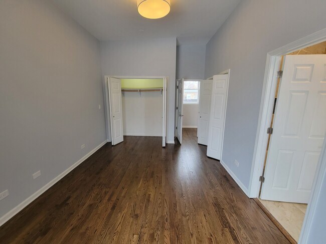 Building Photo - 4844 N Spaulding Ave