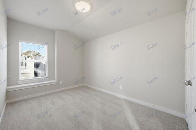 Building Photo - 358 Oakbend Dr