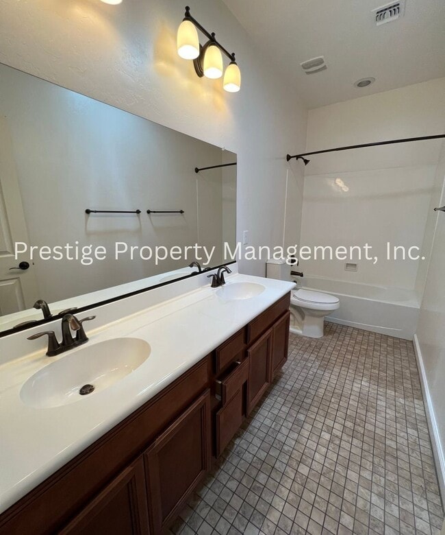 Building Photo - Dont Miss This Spacious Northwest home!!!