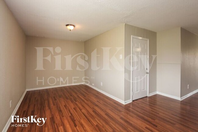 Building Photo - 4013 Commonwealth Dr
