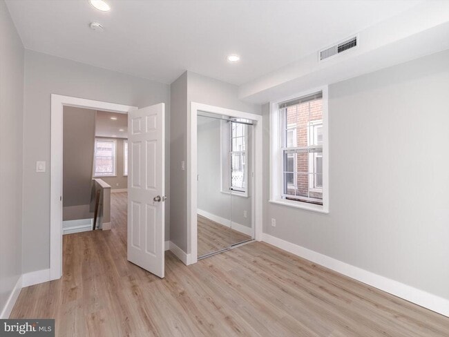 Building Photo - 672 N 19th St