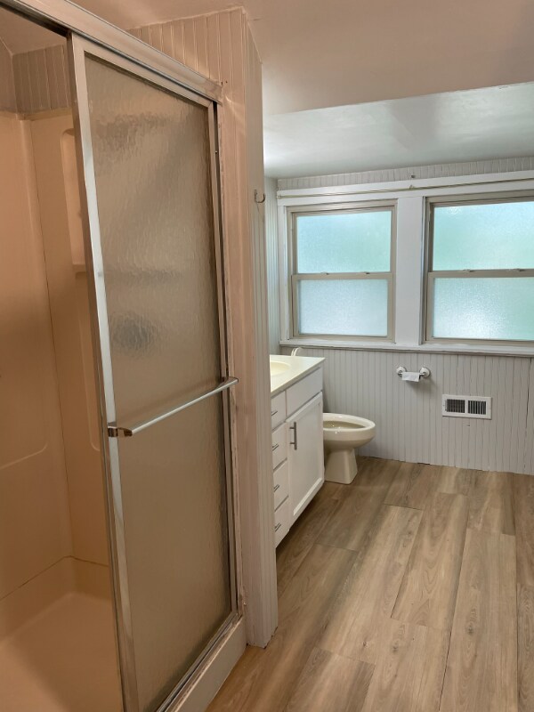 Building Photo - 462 King Ave