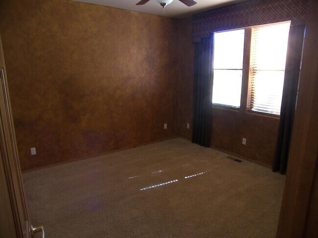 Building Photo - 2551 W Lodgepole Ln