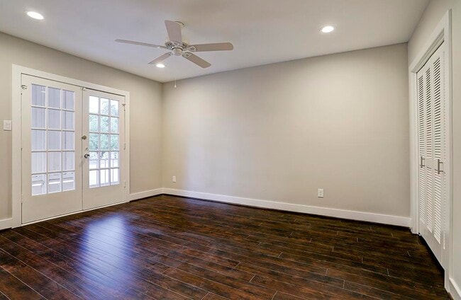 Building Photo - 2328 Wroxton Rd