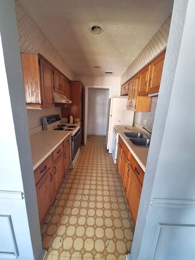 Building Photo - Spacious 1 bedroom