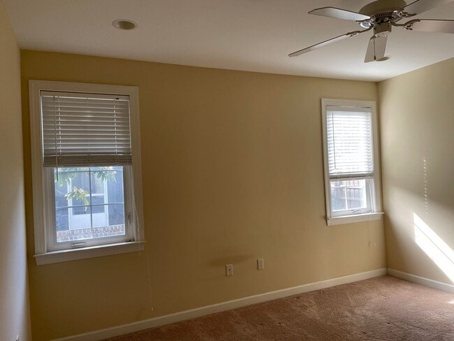 Building Photo - Great 3 Bedroom home - Coming from March 20th