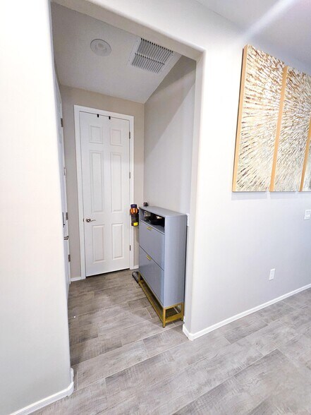 Building Photo - 620 W Calle El Tramo