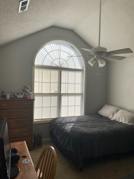 Building Photo - 127 Tine Ln