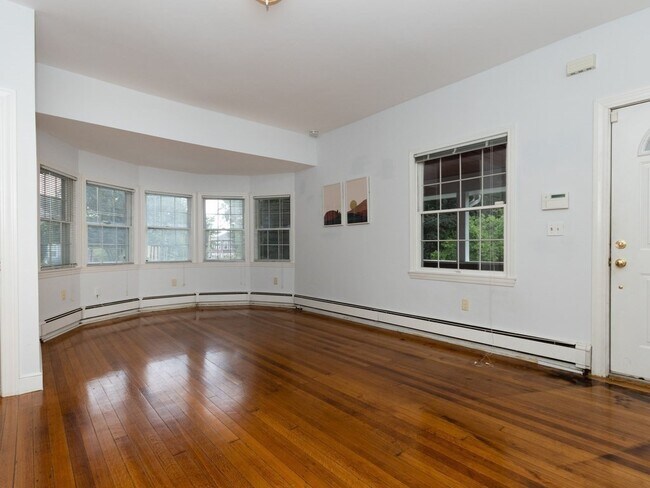 Building Photo - 128 Ashmont St
