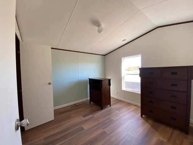 Building Photo - 533 Frost Rd