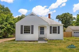 Building Photo - ADORABLE RENOVATED COTTAGE IN SANDSTON