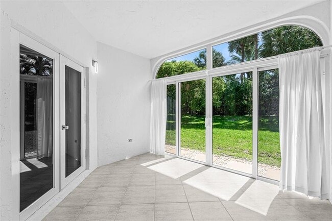 Building Photo - 6510 Via Regina