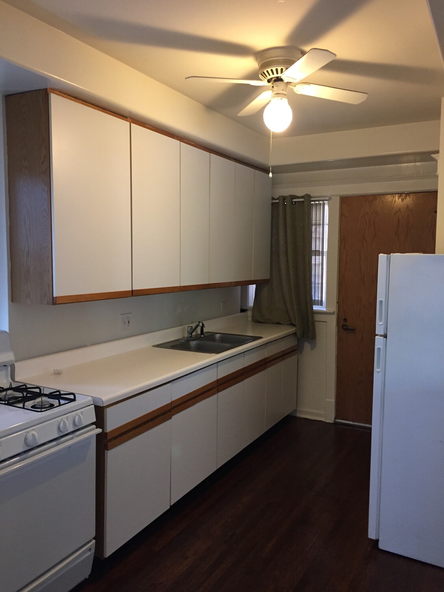 Kitchen - 3600 S Wood St