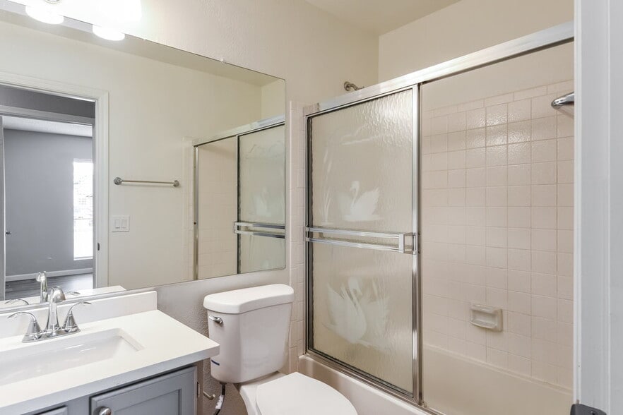 Building Photo - 20610 N 6th Dr