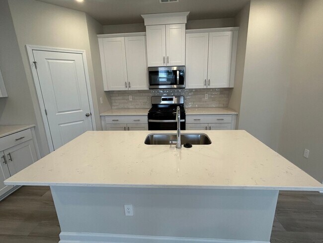 Building Photo - 6009 Port Royal St