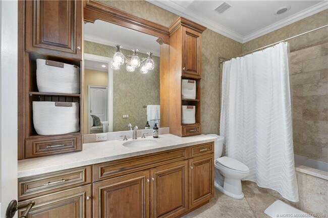 Building Photo - 130 SE Bella Strano