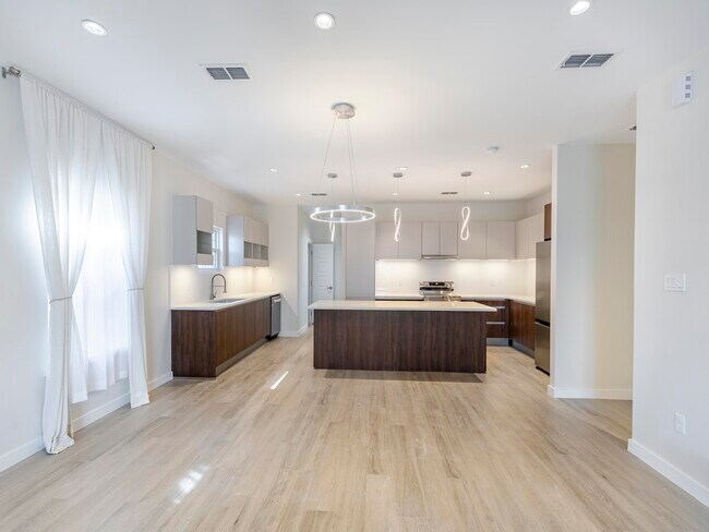 Building Photo - 210 Veracruz Dr